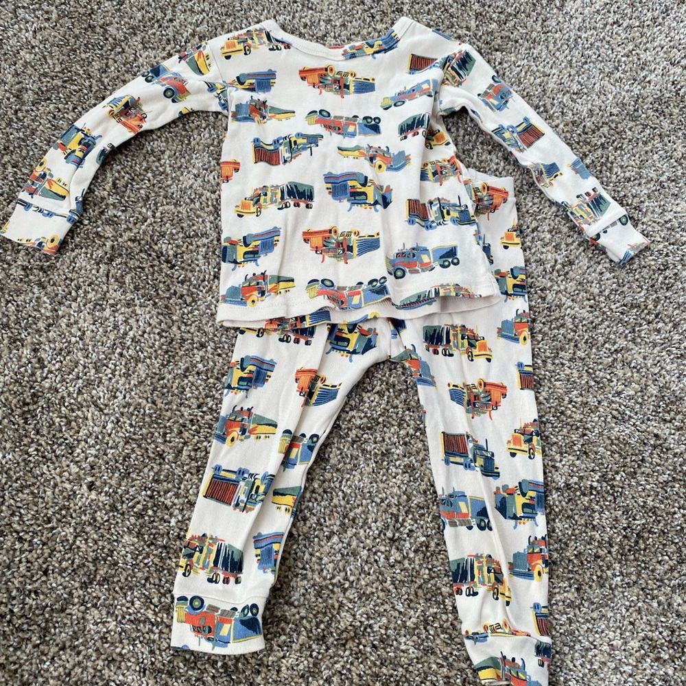 Gap Baby boys truck long sleeve pajamas - size 18-24 months - organic cotton